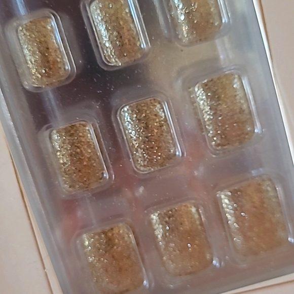 Style Essentials Press On Nails - Picture 4 of 10